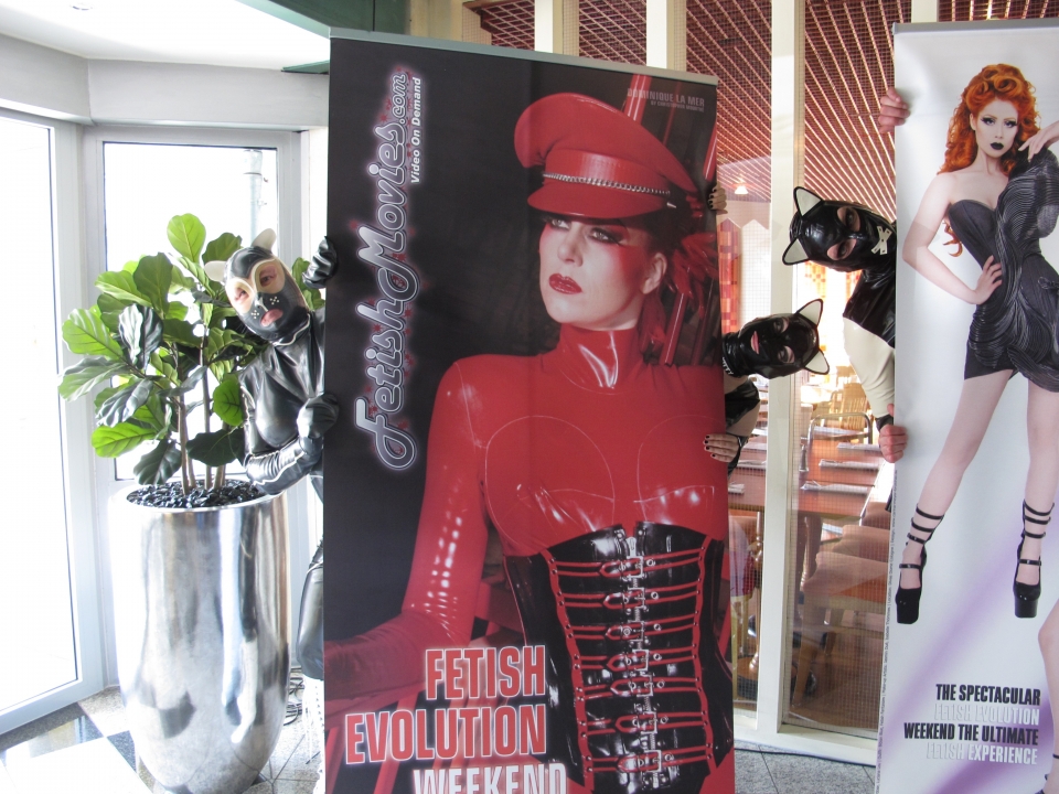 mit Jessica und Kitty im Foyer