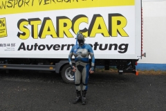 auf dem Parkplatz vorm dem Messecentrum