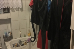 Bad, alles aufgehängt