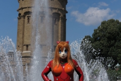 Asuka in Angesicht des Wasserturms