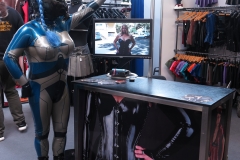 auf dem Stand von Latex Fashion Design als Alien