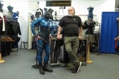 auf dem Stand von Latex Fashion Design als Katze