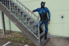 verloren auf der Treppe