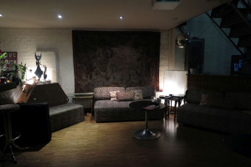 Couchbereich in der Lokation