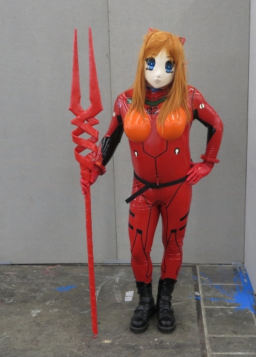 Asuka Langley Sohryu mit dem Speer des Longinus