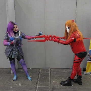 (W2) Asuka Langley Sohryu und Lana.Read