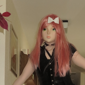 Yuki vor dem Zimmer im Hotel