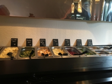 viele Salate