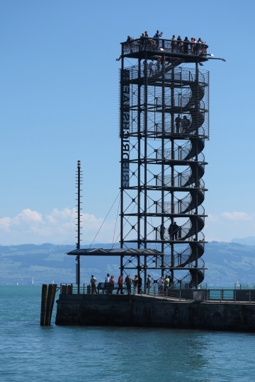 Aussichtsplattform am Hafen