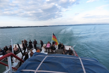 das Hinterdeck weit draußen