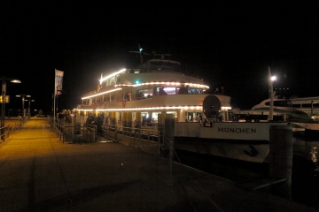 das Schiff am Kai