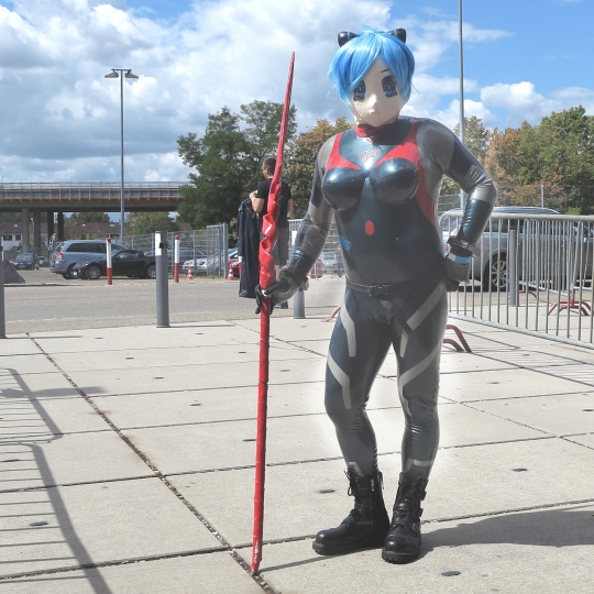 (W1) Rei Ayanami vor der Tür