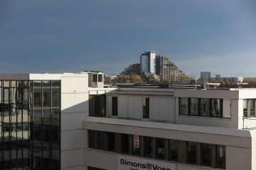 Blick aus  dem Hotelfenster auf die Alpen