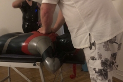 Katzentatze bei der Massage durch Artefaktum234