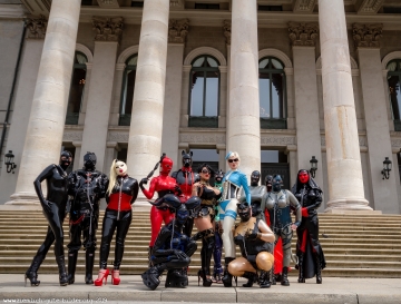 Gruppenbild mit Fetish Medusa