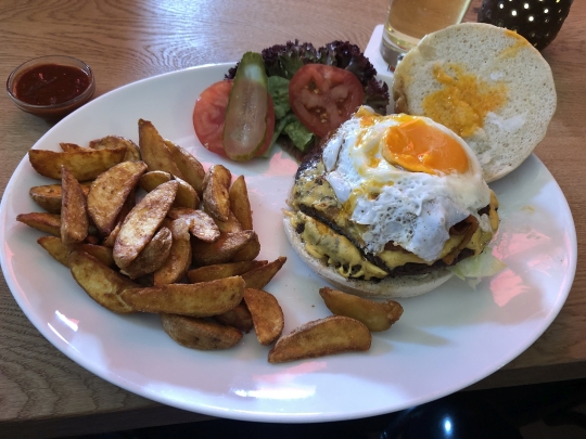 ein leckerer Burger beim Stammtisch
