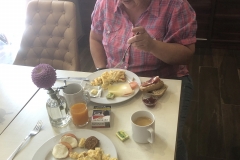 es gibt Frühstück
