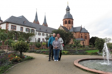 Susi, Petra und Manfred in Seligenstadt, Klostergarten