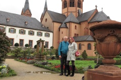 Susi und Manfred in Seligenstadt,Klostergarten