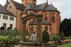 Susi in Seligenstadt, Klostergarten