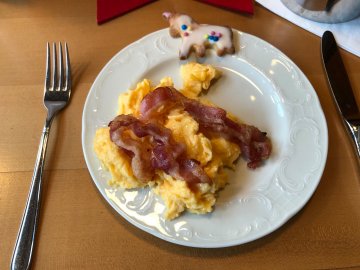 Frühstück am Sonntag im Hotel