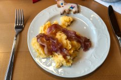 Frühstück am Sonntag im Hotel