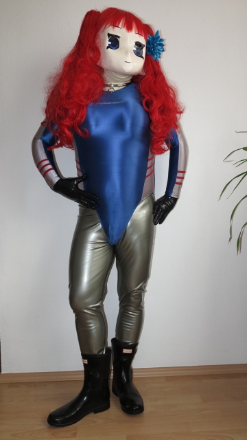 Majikku Kig in her Leohex longsleeve body