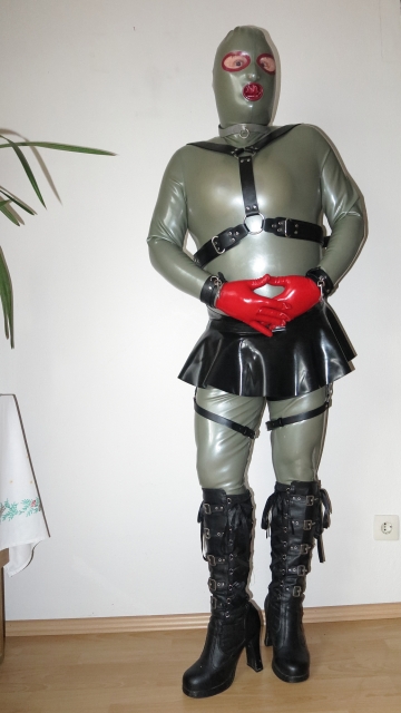 LatexCrazy Kondomsuit mit Harness