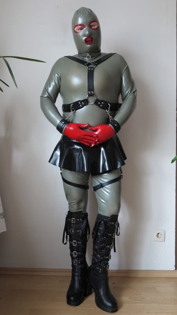 LatexCrazy Kondomsuit mit Harness