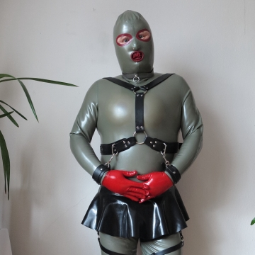 LatexCrazy Kondomsuit mit Harness
