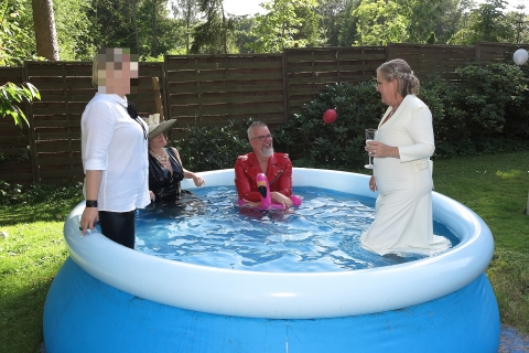 Abkuehlung im Pool