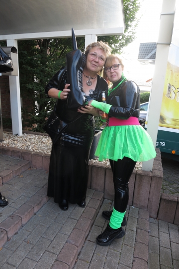 Petra, ein Riesentelefon und Anna