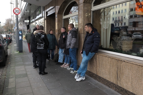 erstes Treffen vor dem Hotel