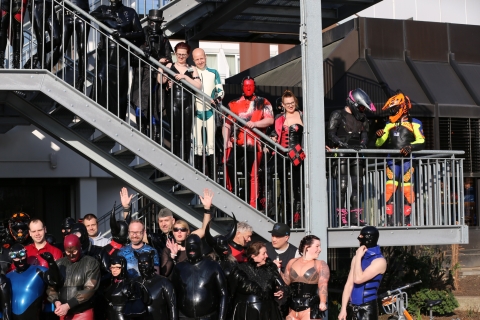 Gruppenbild am Sonntag, Details
