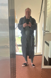 Matthias im Bademantel
