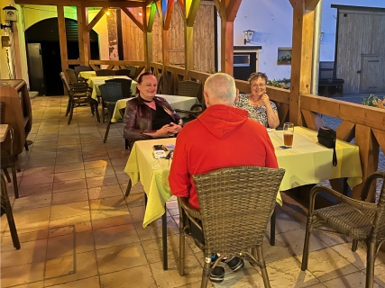am Abend der erste Absacker