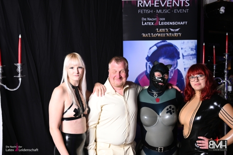 model.miss.pandora, Mario, Katzentatze und Black_dress_Linda