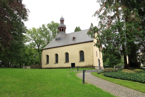 Petersberg-Kirche von vorn