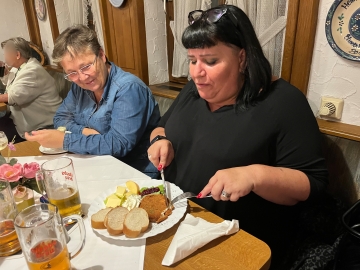 Eva und meiner Lieblingsfrau schmeckt es in der Guten Quelle