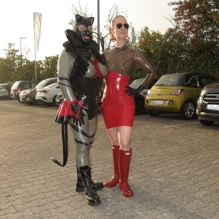 Lady_in_latex und Katzentatze