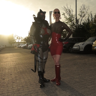 Lady_in_latex und Katzentatze