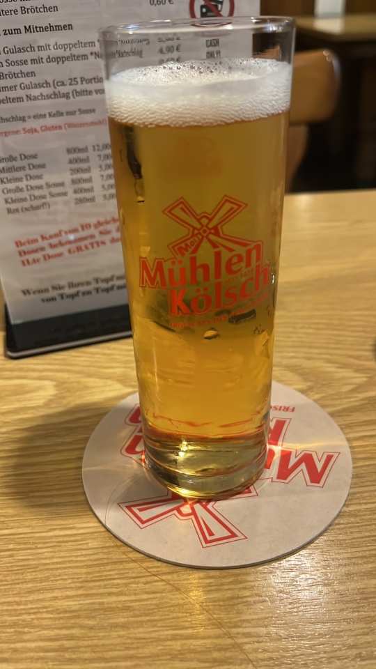 Kölsch in der Puszta-Hütte