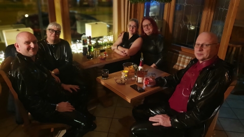 Barbesuche nachts