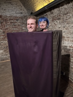 bound_latex_lovers probt ihren Vakuumwürfel
