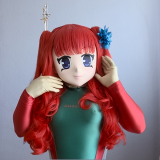 Majikku im Amoresy-Catsuit