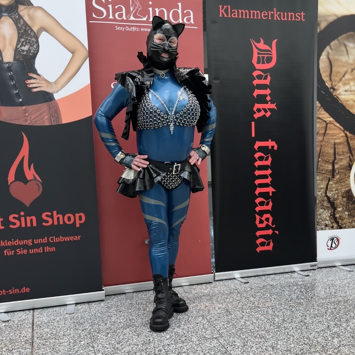 Katze im Foyer