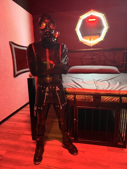 Ein Alien in stylischer Umgebung