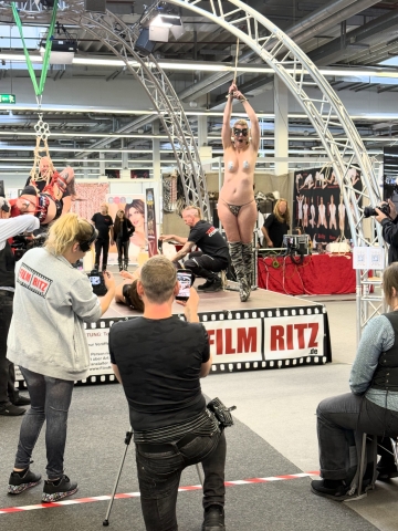 die Cuffkey-Show, Maries Vorführung