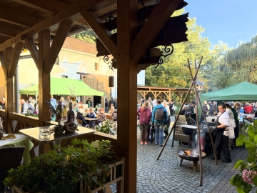 Herbstfest, es tobt der Bär