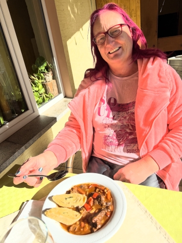 lecker Hirschgulasch mit Wickelklößen